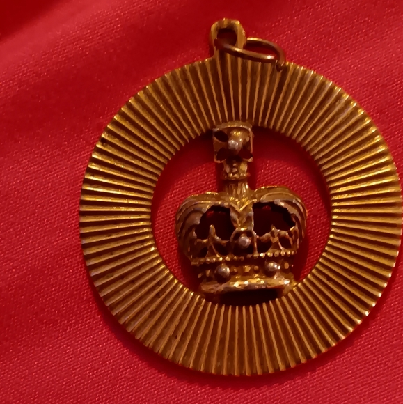 Vintage Coro Pegasus Crown Pendant - Picture 9 of 9